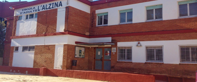 Façana del Centre de Formació d'Adults L'Alzina