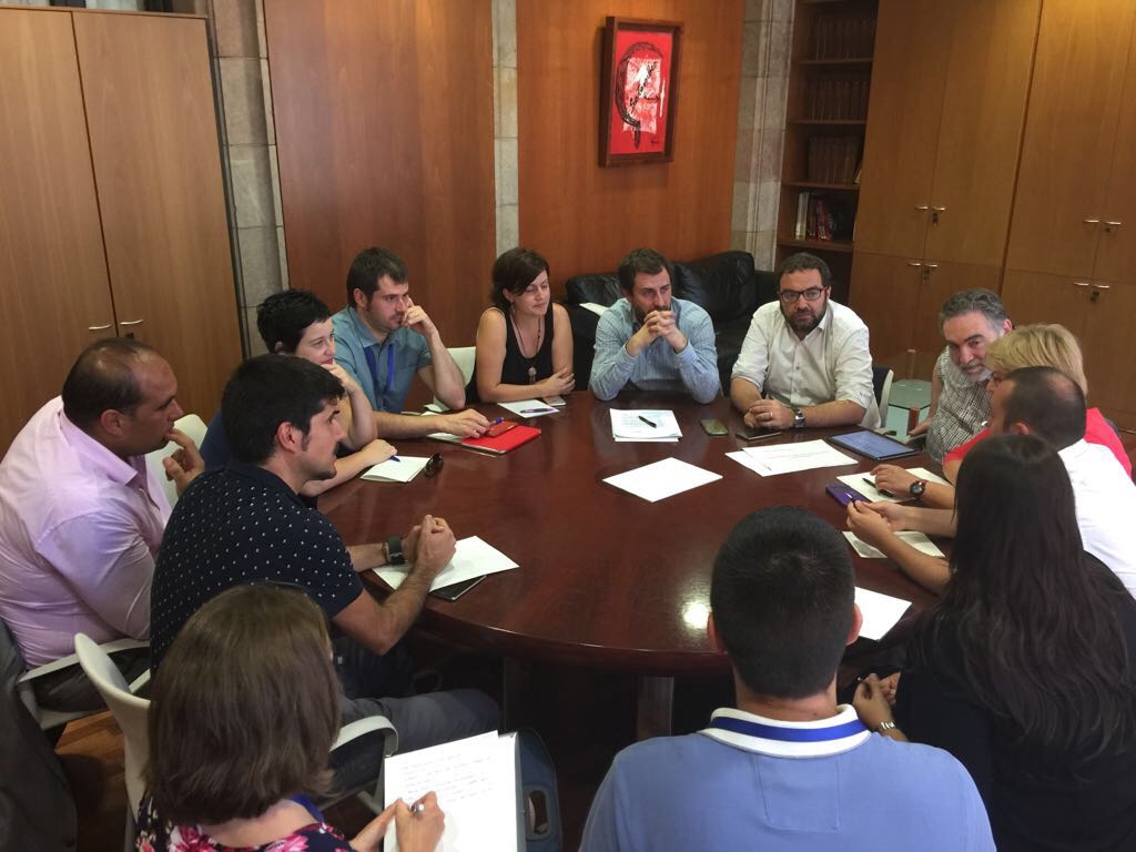 Un moment de la reunió mantinguda amb el conseller de Salut