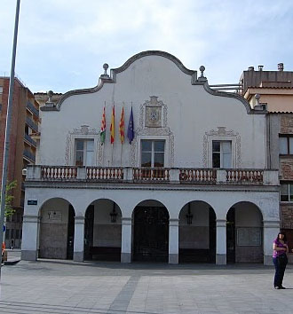 Façana de l'Ajuntament de Cerdanyola del Vallès