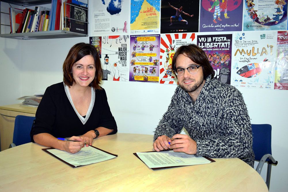 Elvi Vila i Jorge Mármol en el moment de la firma del conveni