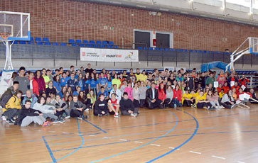 Fotografia de família de les persones participants a la Trobada