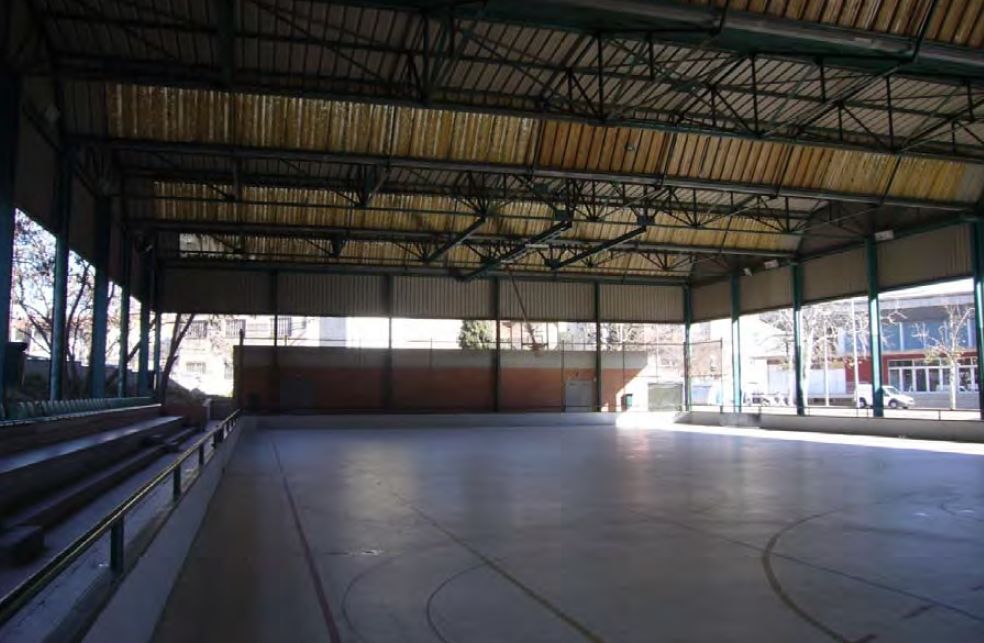 Vista de la pista poliesportiva, la popular boina Vista de la pista poliesportiva, la popular boina