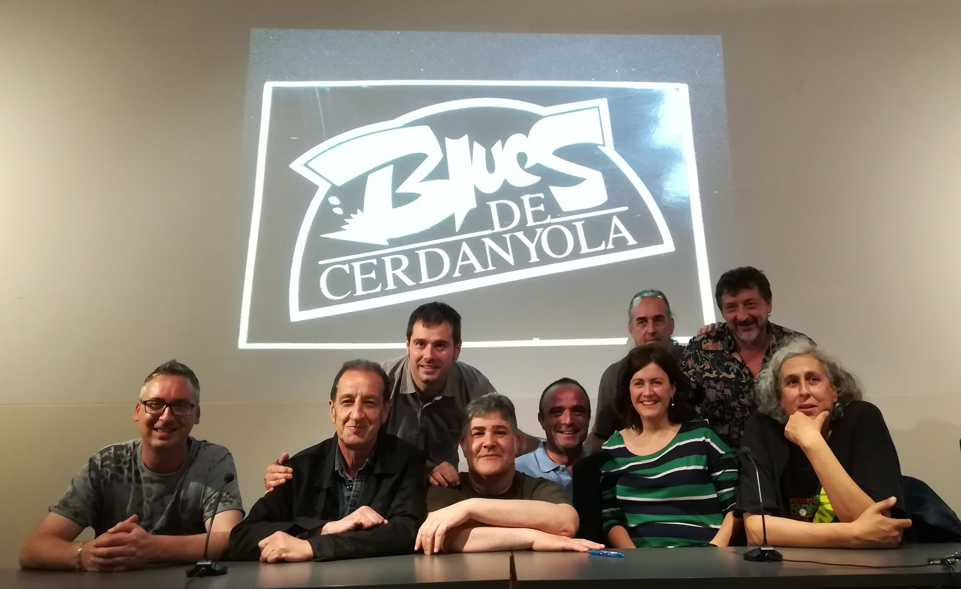 Membres de la comissió organitzadora amb l'alcalde i la regidora de Cultura Membres de la comissió organitzadora amb l'alcalde i la regidora de Cultura
