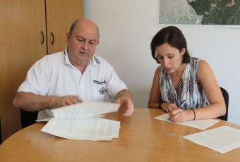 Jaume Grau i Laura Benseny signat el conveni de col·laboració
