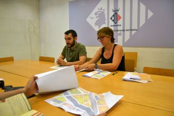 Ivan González, regidora Urbanisme, i Maria Pons,cap de planejament urbanístic