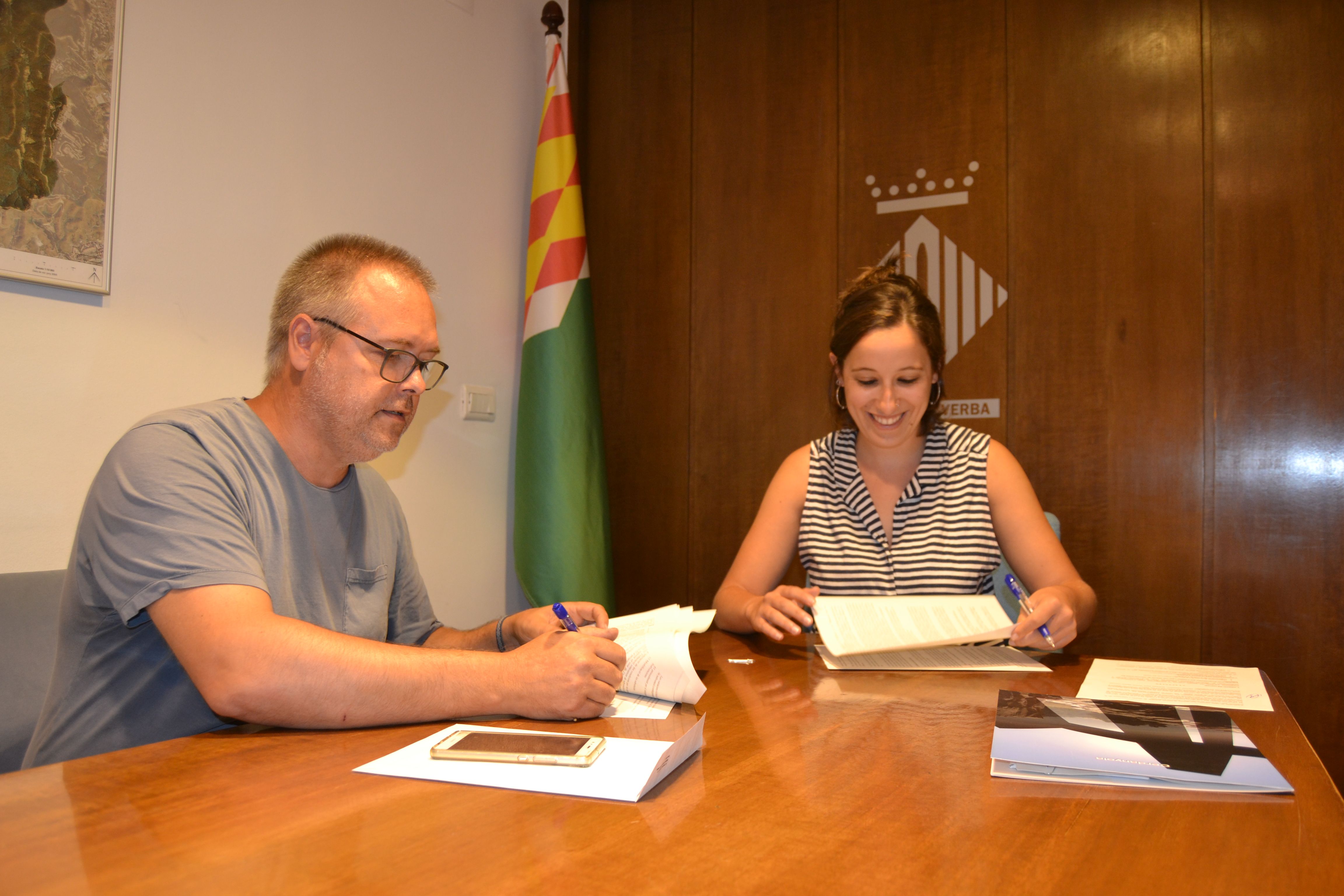 Laura Benseny i Octavi Moreno han signat el conveni de col·laboració