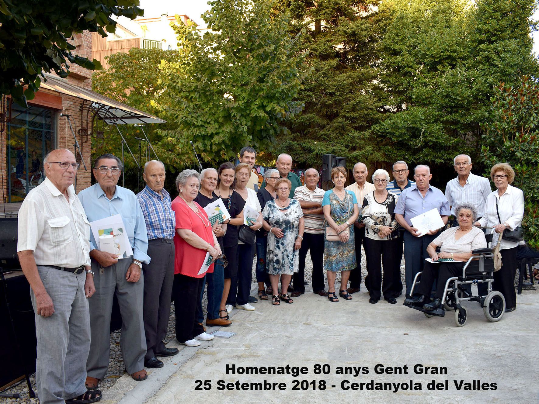 Foto de família de les persones participants a l'acte d'ahir