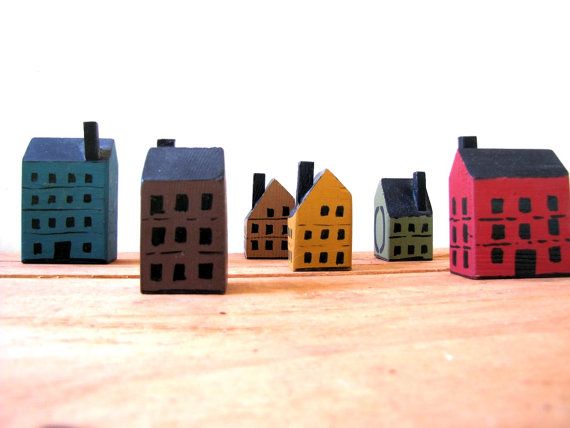 Cases de fusta de joguina