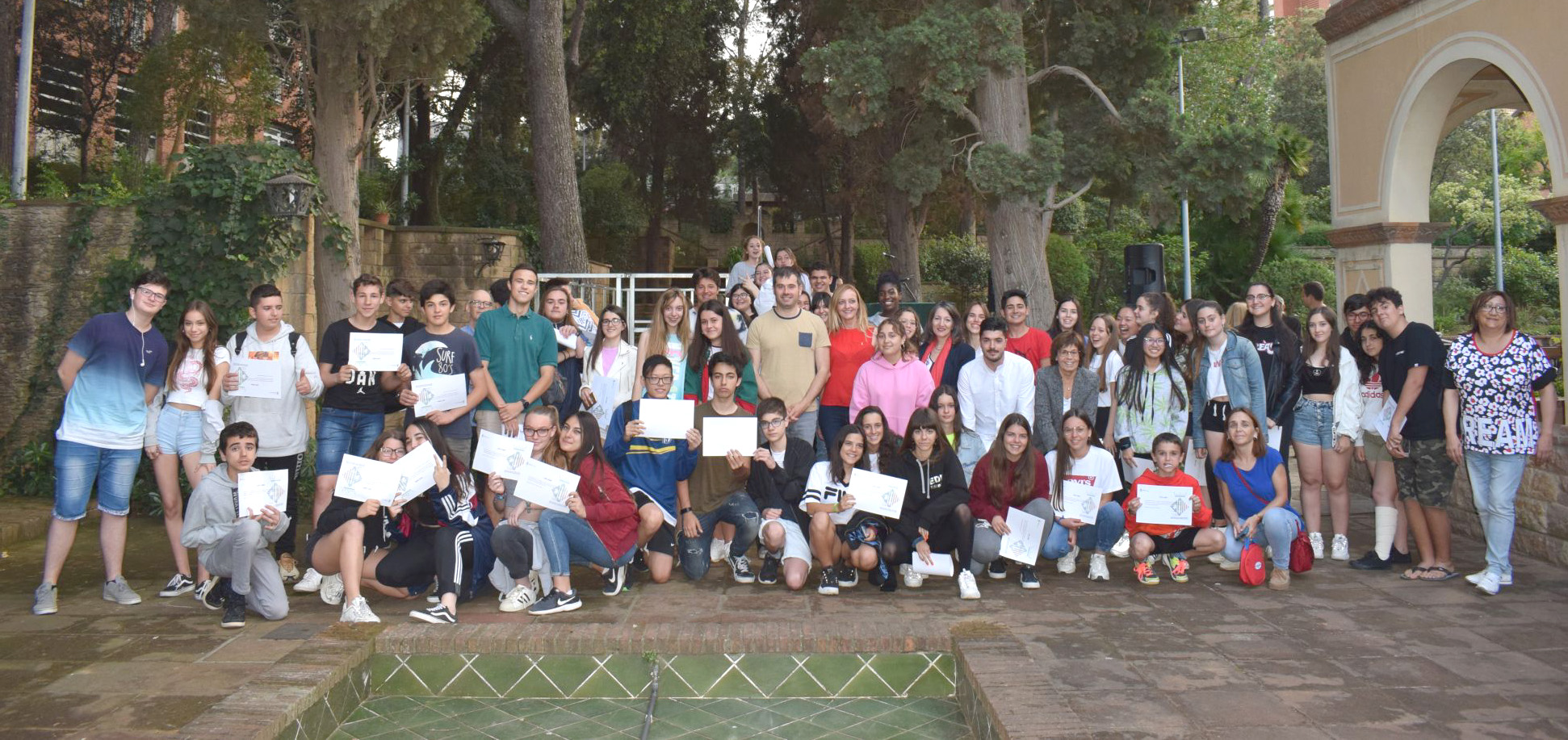 Foto de família de l'acte de lliurament de premis i diplomes