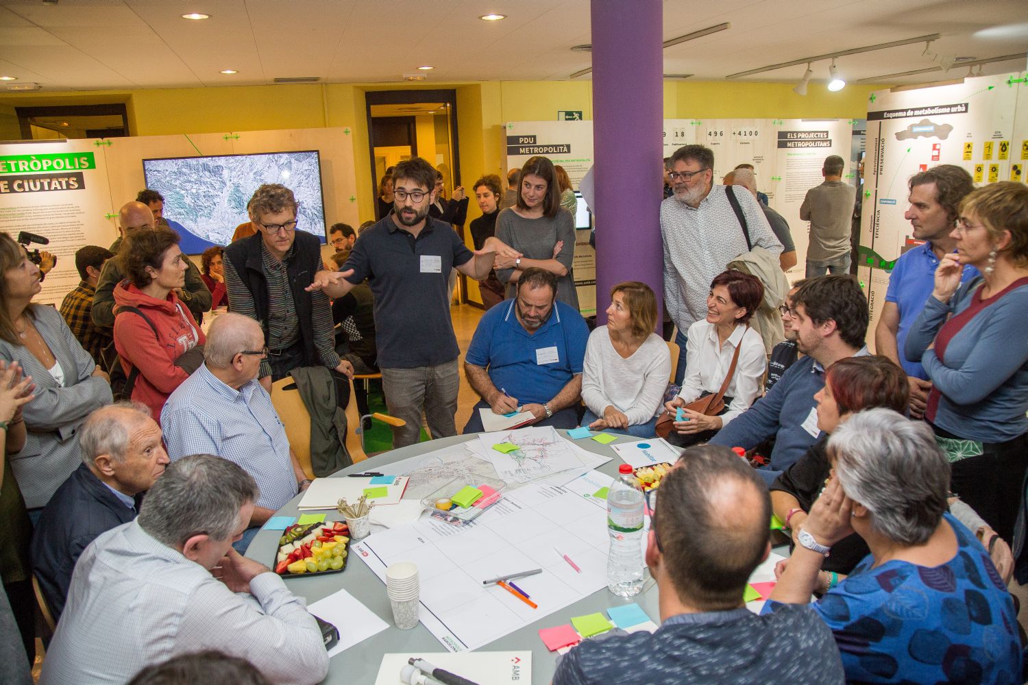 Taula de treball en el debat ciutadà celebrat ahir a ca n'Altimira