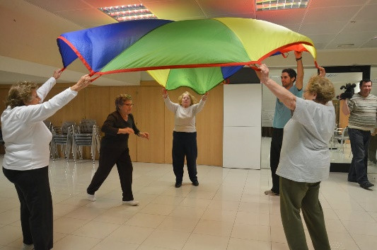 Moment d'un taller organitzat per l'ACFA adreçat a persones amb Alzheimer