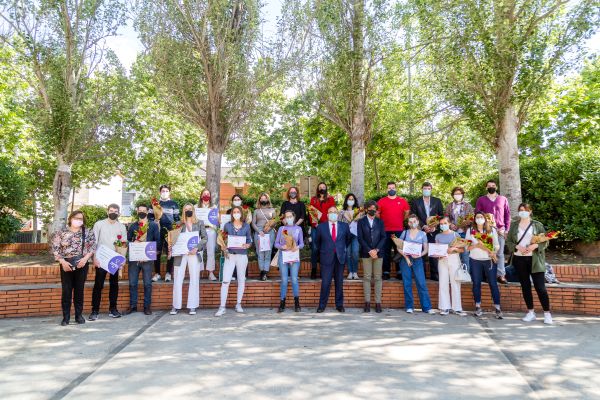 Foto de família amb els guardonats/des al programa Explorer 2021