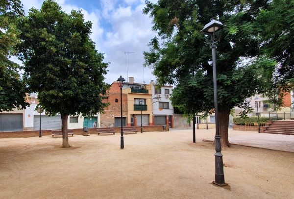 Un dels espais que disposen de noves lluminàries led és la plaça Jaume Grau i Altayó