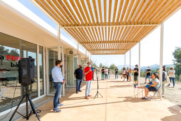 Moment de la inauguració de l'aula didàctica del Museu i Poblat Ibèric de Ca n'Oliver