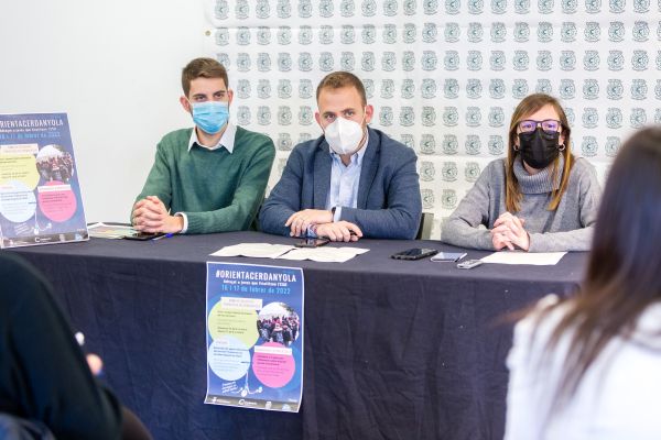 David González, Carlos Cordón i Anna Martín durant la presentació del programa Orienta Cerdanyola