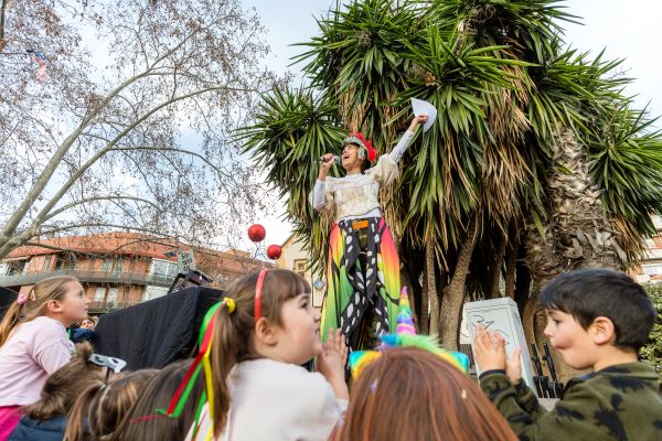 La Reina Carnestoltes a la seva arribada ahir a Cerdanyola