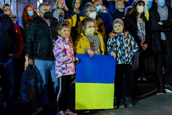 Moment de la concentració de rebuig a la guerra d'Ucraïna a Cerdanyola