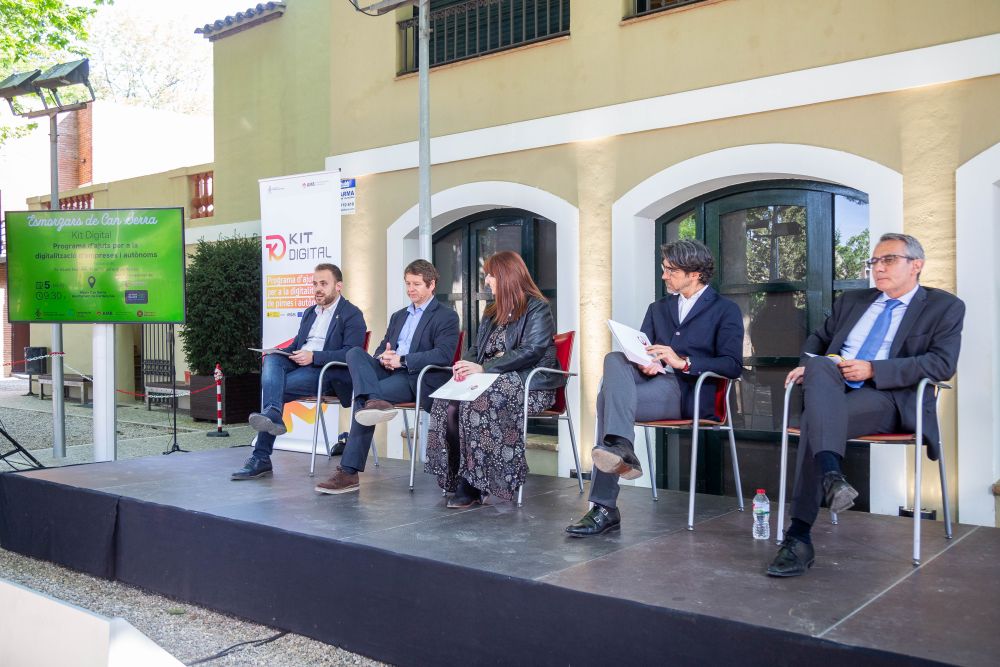 Moment de l'acte de presentació del programa Kit Digital en el marc dels 'Esmorzars de Can Serra'