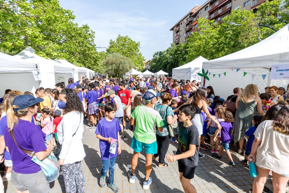 El mercat s'ha tornat a celebrar a l'avinguda Sant Iscle