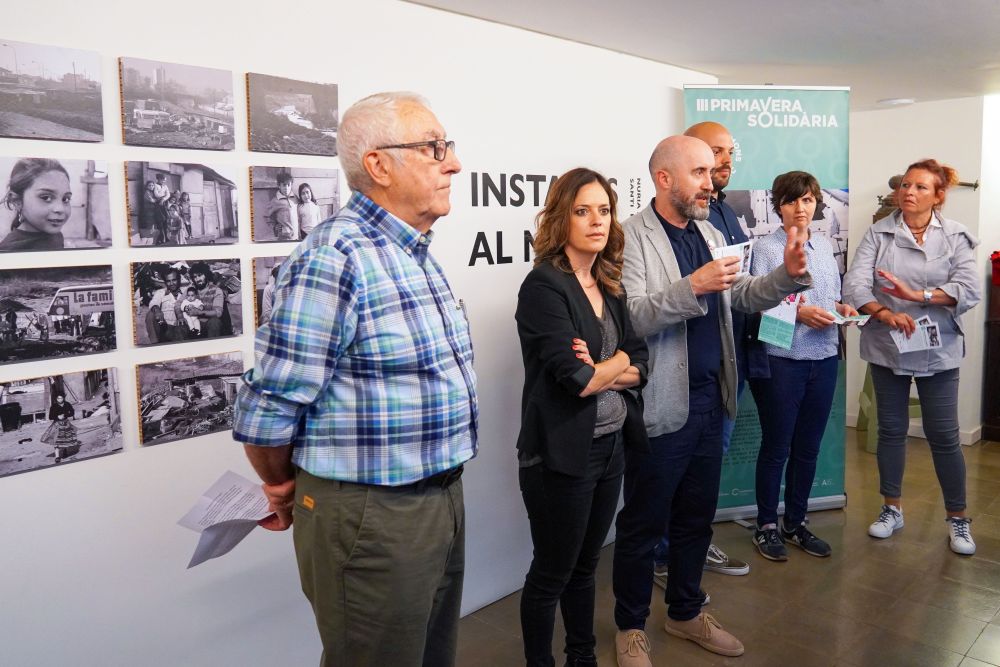 Moment de la inauguració de l'exposició 'Instants al marge'