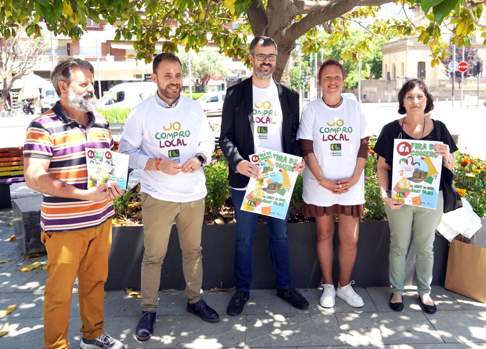 Ramon Estrada, Carlos Cordón, Xavi Olivé, Carme Arché i Cristina Bustamente durant la presentació de la Fira de Comerç 2022