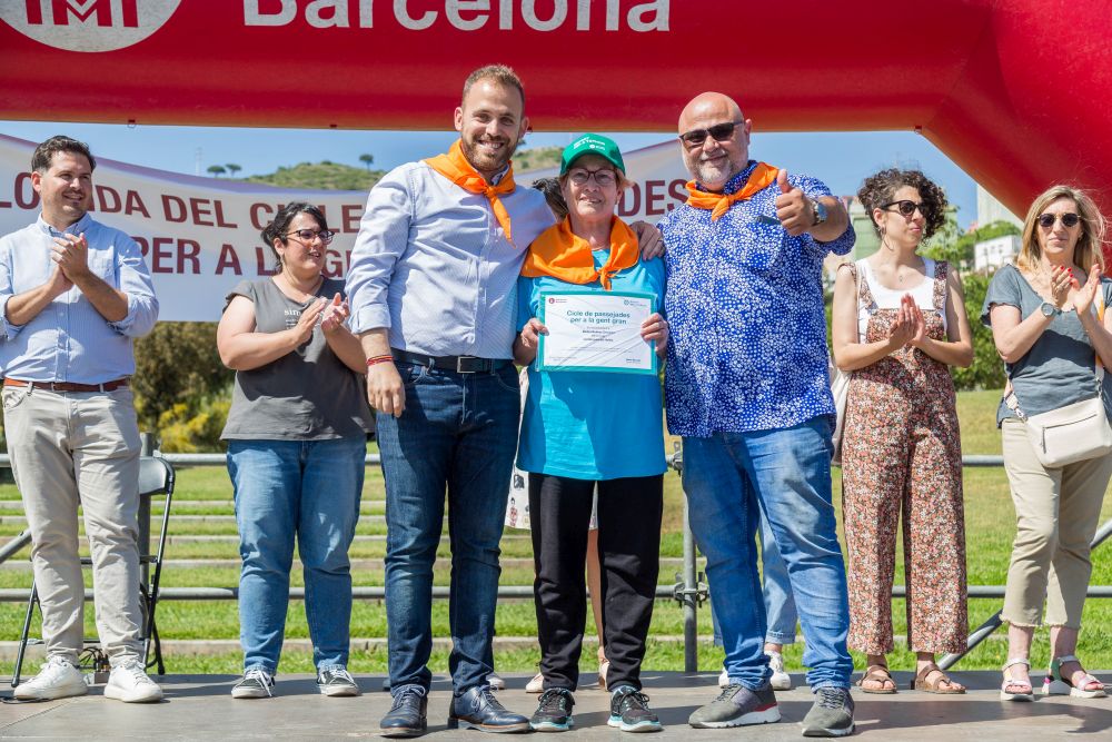 Carlos Cordón i Óscar Pons amb una de les participants cerdanyolenques al cicle de passejades