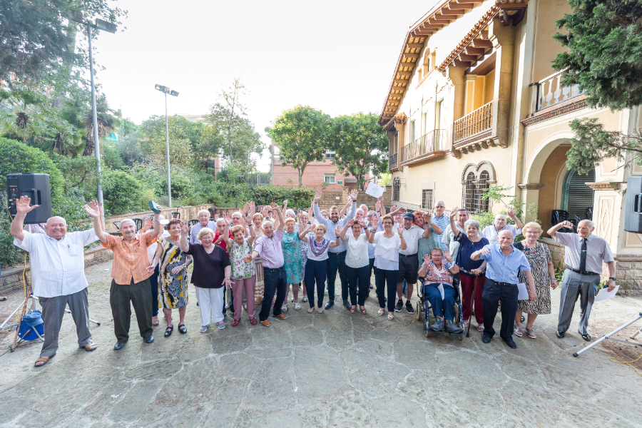 Agraïment i homenatge a les persones de la ciutat que fan 80 anys