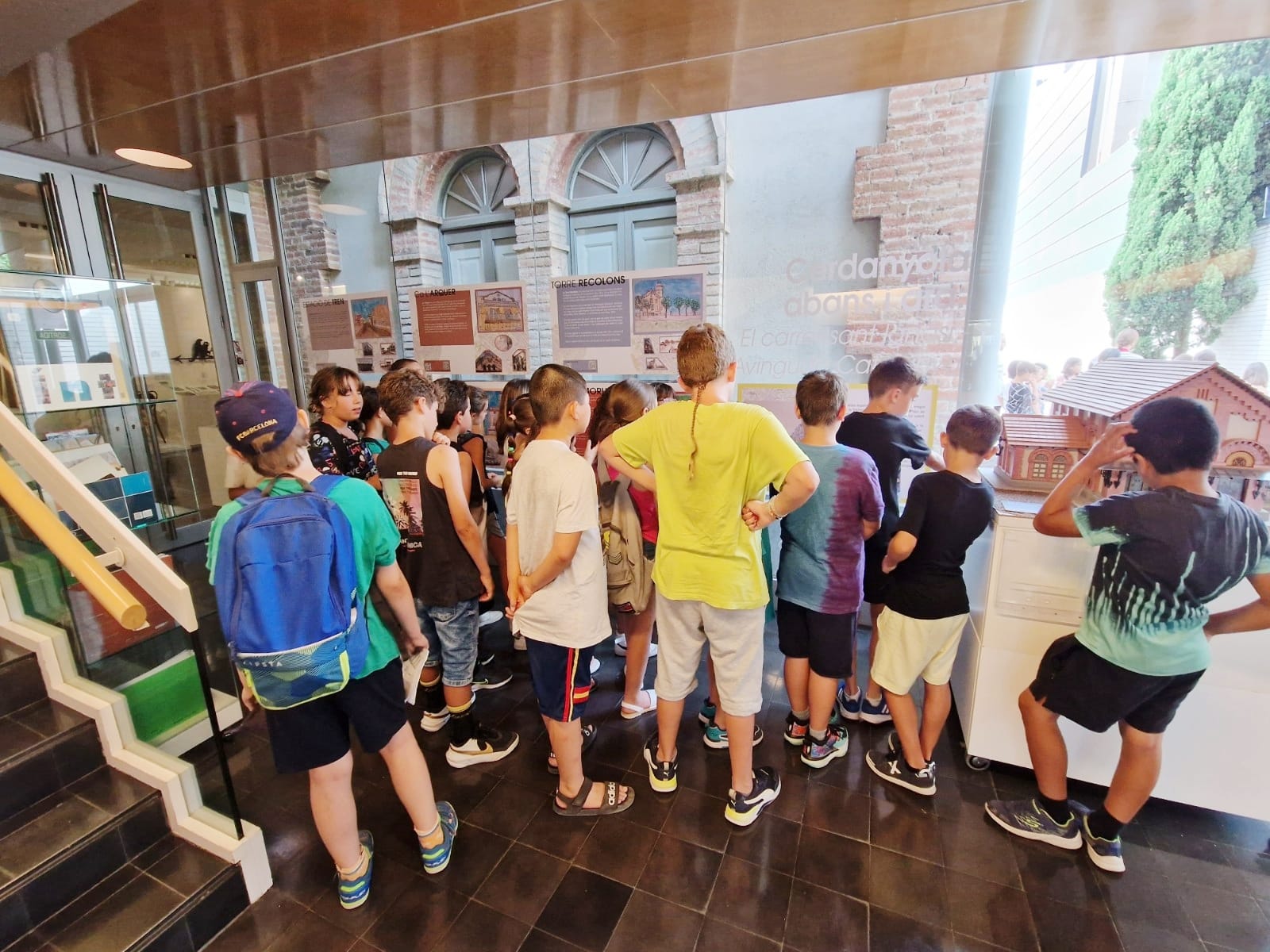 Els alumnes de l'escola Xarau visiten l'exposició