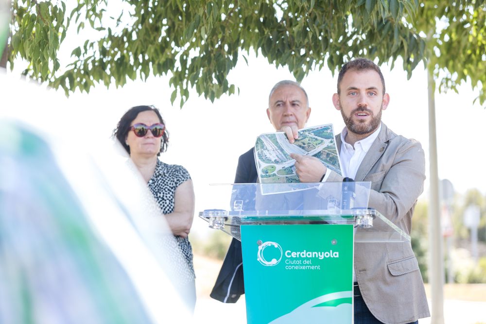 Moment de la roda de premsa per explicar la intervenció al pont de la UAB