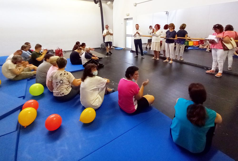 El curs va finalitzar amb el lliurament dels diplomes a les persones participants