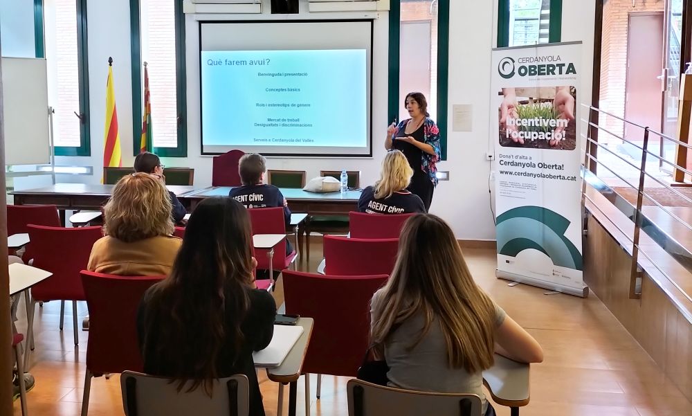 Moment de la formació impartida des del Servei de Feminisme i LGTBIQ+ de l'Ajuntament