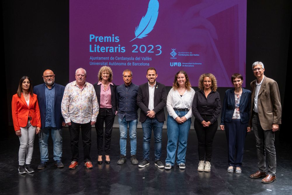 Fotografia final de l'acte de lliurament dels Premis Literaris 2023