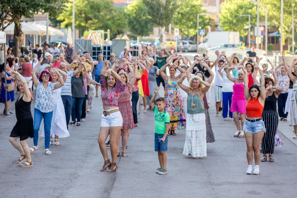 Flashmob de sevillanes a la Festa de Banús 2022