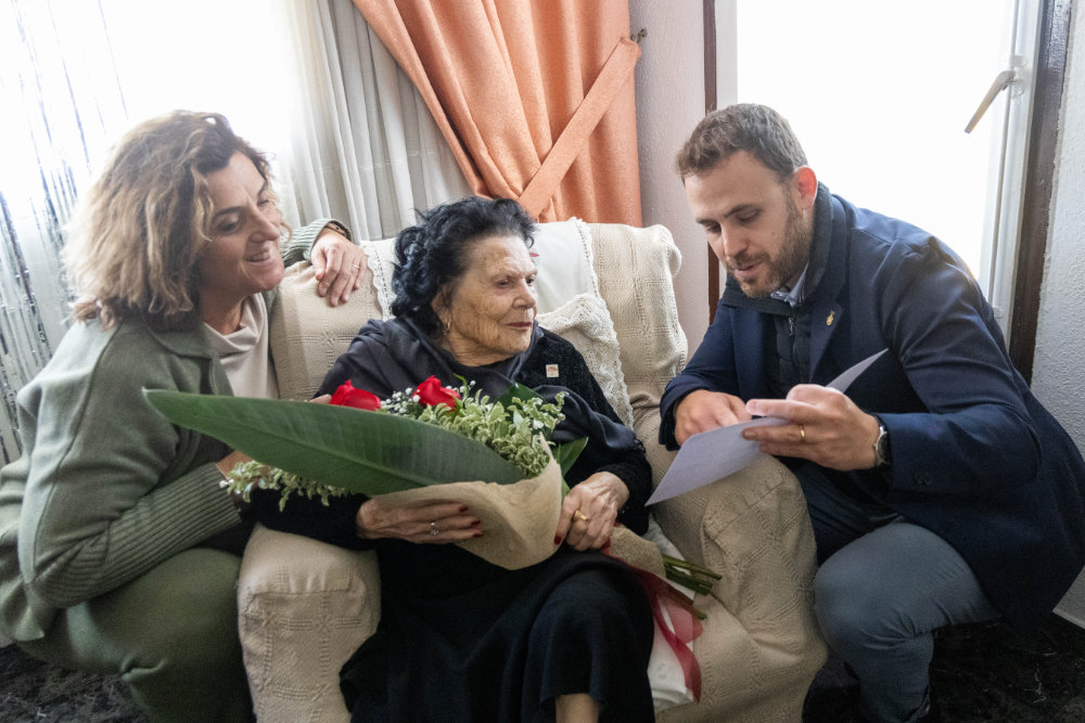 Homenatge a la centenària Maria del Carmen Castro Ríos