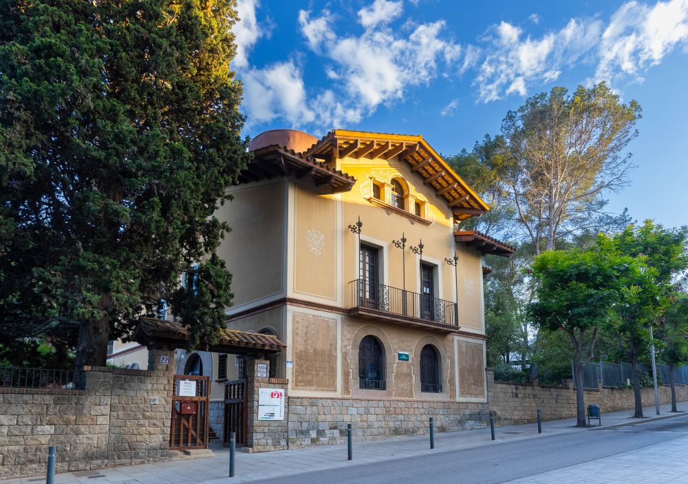 Façana de Ca n'Ortadó a la plaça Sant Ramon