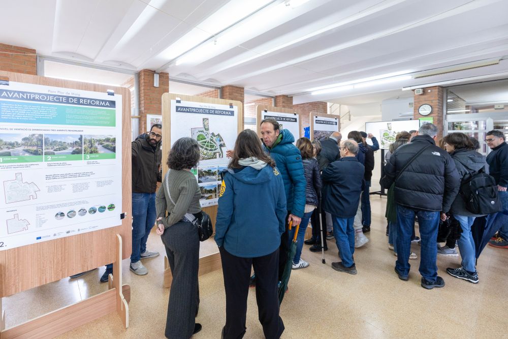 Moment de la Trobada Informativa sobre el projecte del parc Flor de Maig