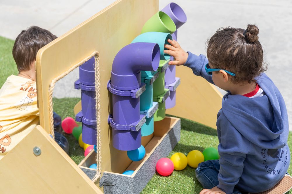 Fotografia d'arxiu d'una activitat familiar al Roser de Maig 2025