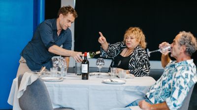 Escena de l'obra Els Gossos Escena de l'obra Els Gossos