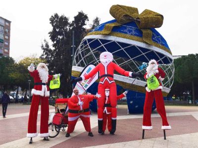 Espectacle itinerant "La Família Noel amb tricicle"
