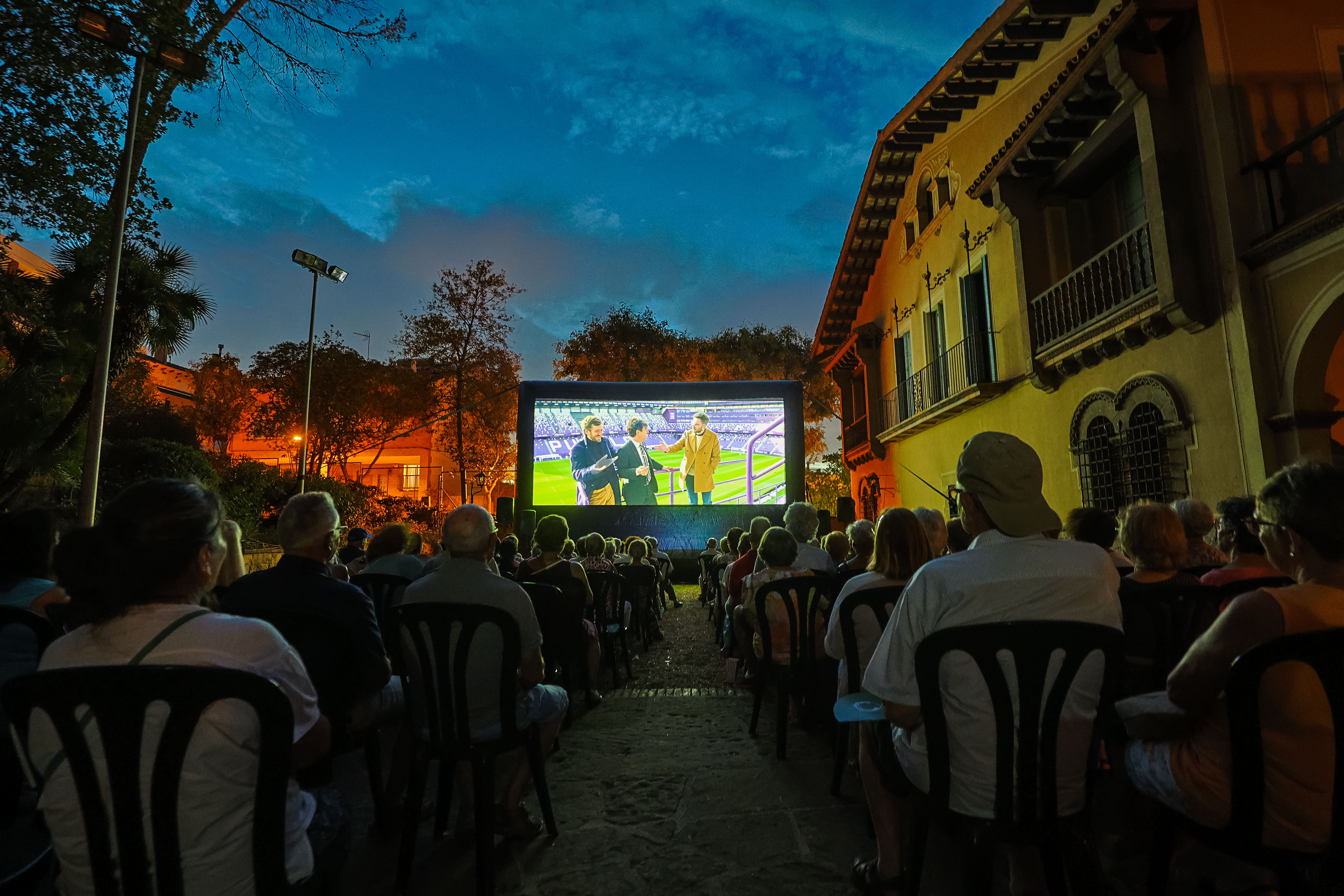 L'estiu és Gran. Cinema a la fresca - La familia Perfecta