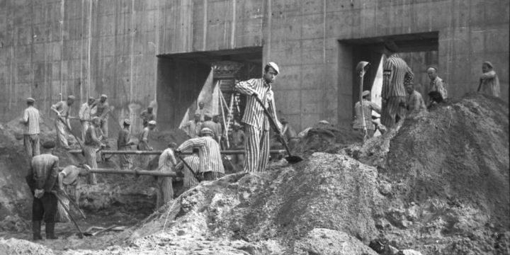 foto Construint mur atlàntic Bremen 1944. Base submarina Bundersarchiv