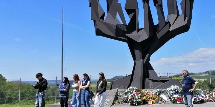 Delagació de Cerdanyola en la commemoració del 80è aniversari de l’alliberament dels camps de concentració nazis a Mauthausen