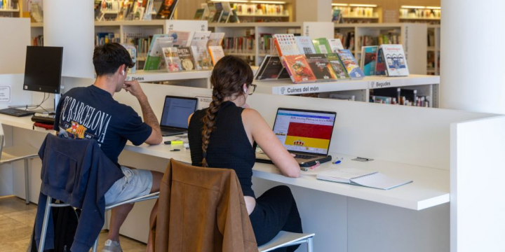 Estudiants a la Biblioteca Central