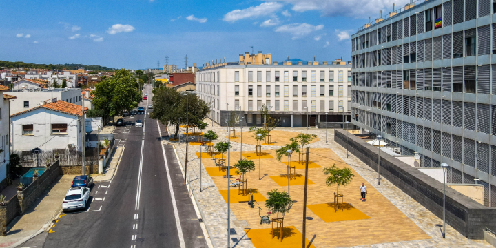 fotografia de la nova plaça del carrer La Clota 