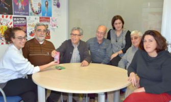 Representants del col·lectiu de la gent gran van lliurar els beneficis a la Creu Roja