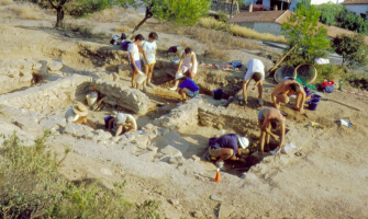 Al jaciment de Ca n'Oliver s'han fet 24 campanyes d'excavacions