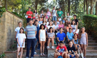 Foto de grup dels membres del CIAC amb el batlle Carles Escolà  i el regidor Ivan González