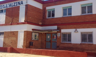 Façana del Centre de Formació d'Adults L'Alzina