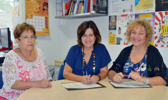 Firma del conveni de l'Ajuntament amb l'Associació de Familiars Cuidadors de Malalts d'Alzheimer