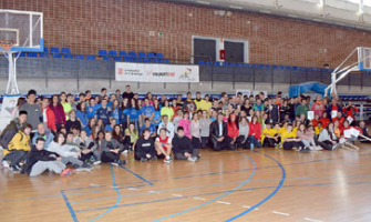 Fotografia de família de les persones participants a la Trobada